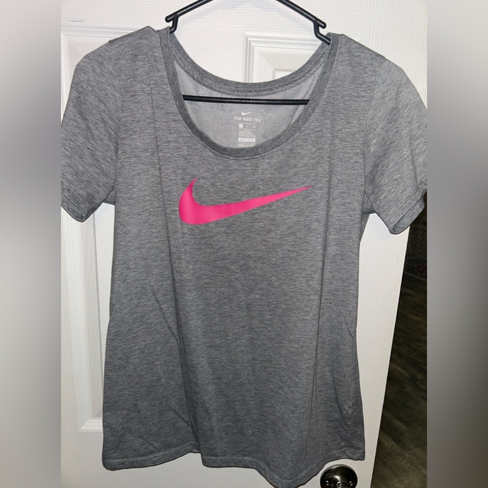The Nike Tee - Dri-FIT, size small. New without tags. Authentic.
